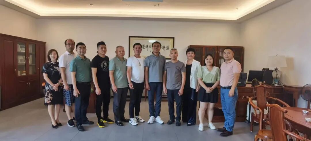 中国灯饰照明共享联盟会长聂庆东、执行会长连志刚、常务副会长王回海等一行来访汉的电气参观交流
