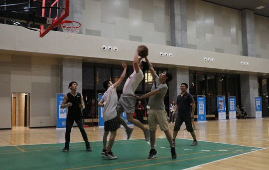 “挥洒汗水 勇于超越”汉的电气第一届篮球友谊赛